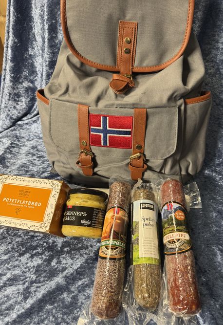 Hovedbilde Nistesekk med innhold - spekepølser uten svin